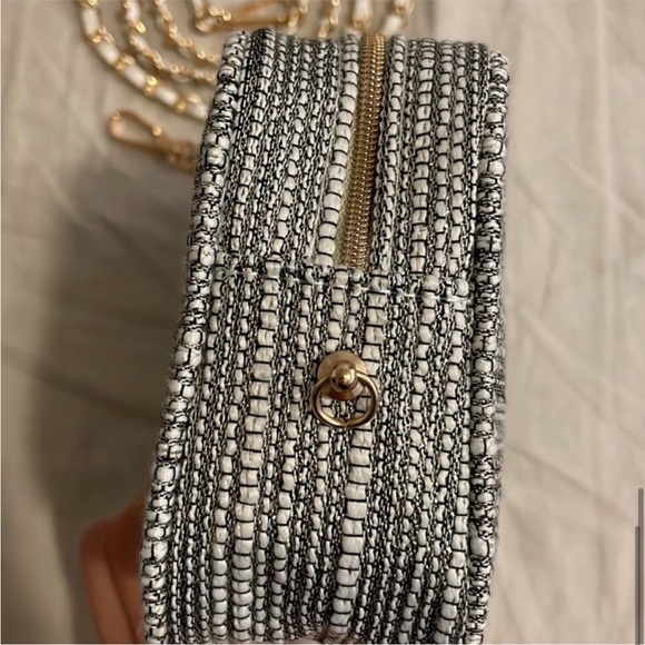 Authentic Chanel Tweed crossbody bag - Picture 8 of 13